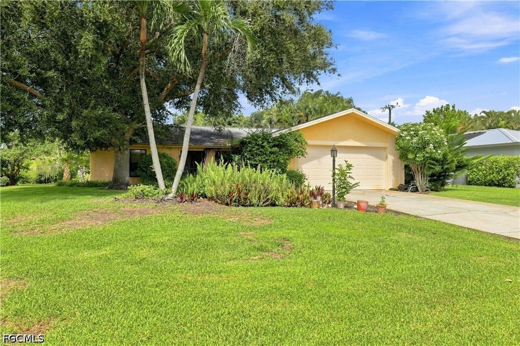 4448 Beechwood Lake Dr, NAPLES