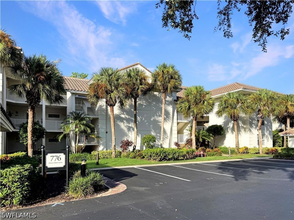 776 Eagle Creek Dr 303, Naples