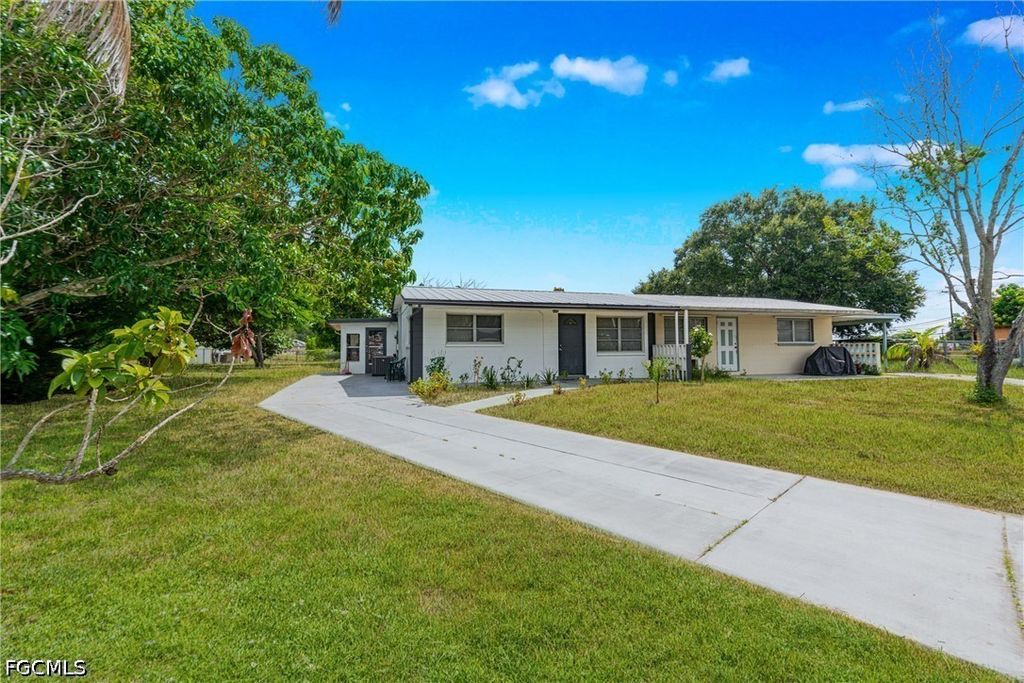 1099 Vineyard Pl, Lehigh Acres
