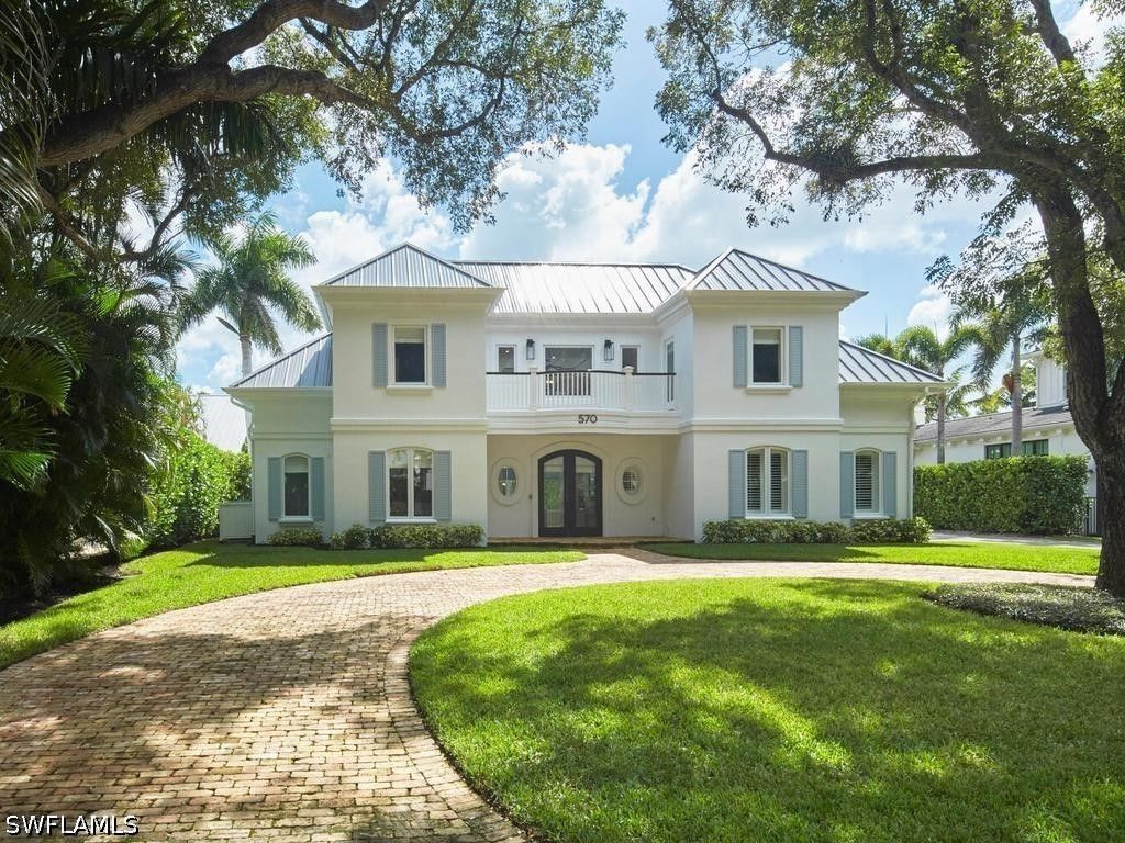 570 2nd Ave N, NAPLES