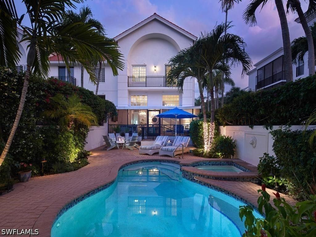 430 10th Ave S 305, Naples