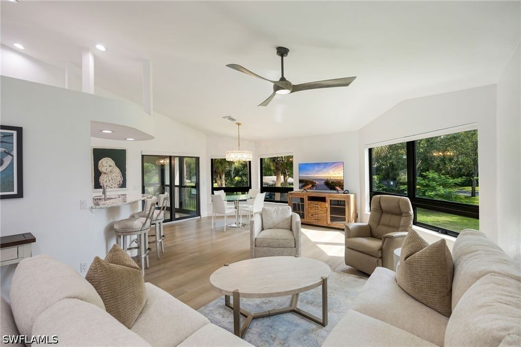 792 Eagle Creek Dr 203, Naples