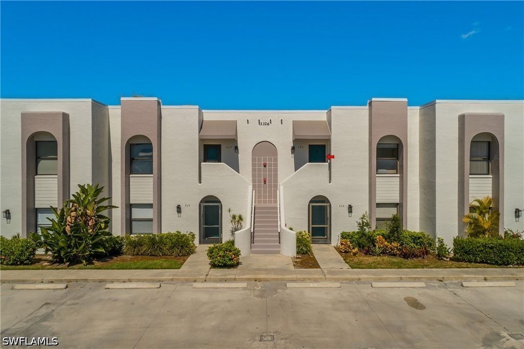 3326 Olympic Dr 424, Naples