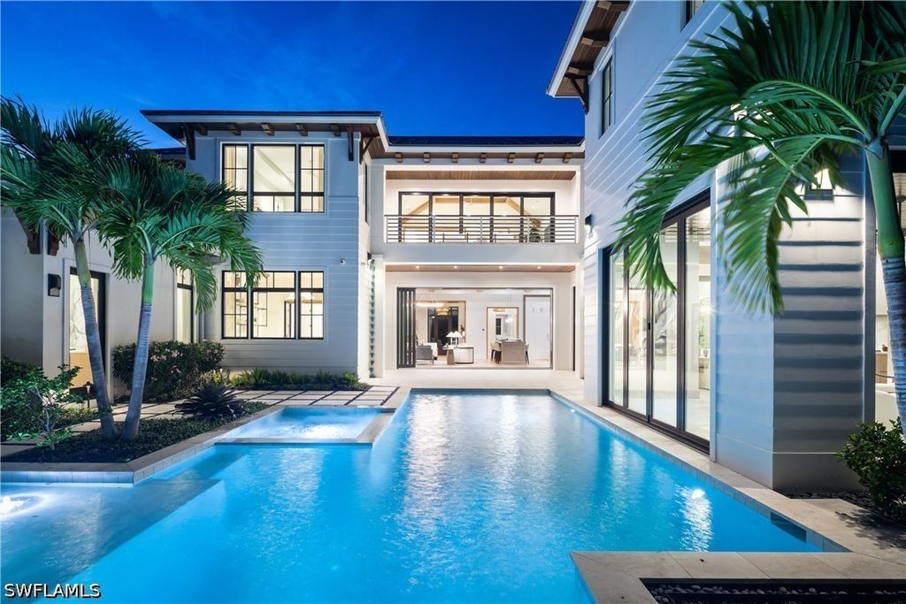774 S Golf Dr, NAPLES