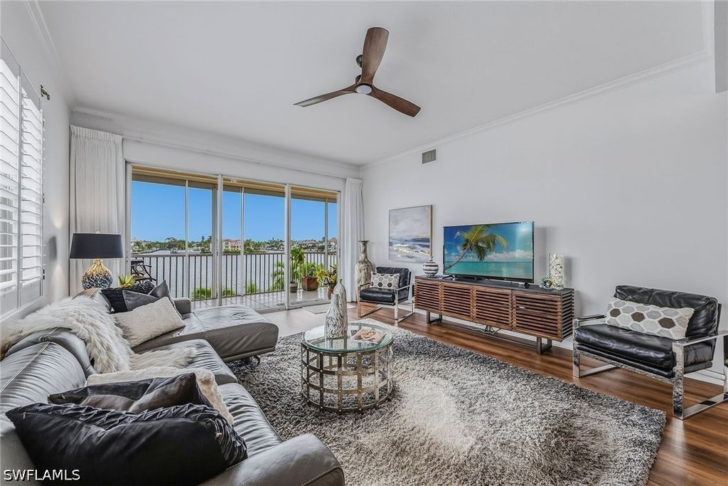 9566 Gulf Shore Dr 201, NAPLES