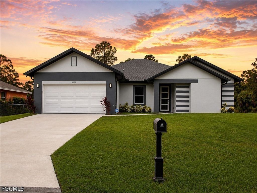 970 Grant Blvd, Lehigh Acres