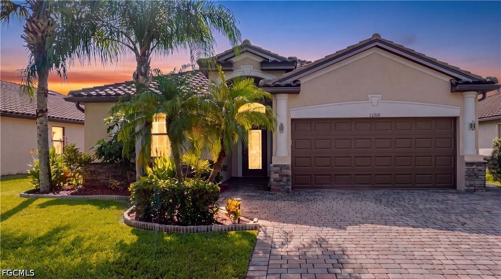 11318 Red Bluff Ln, Fort Myers