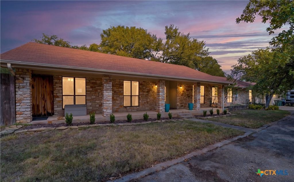 312 Southcross Road, Georgetown