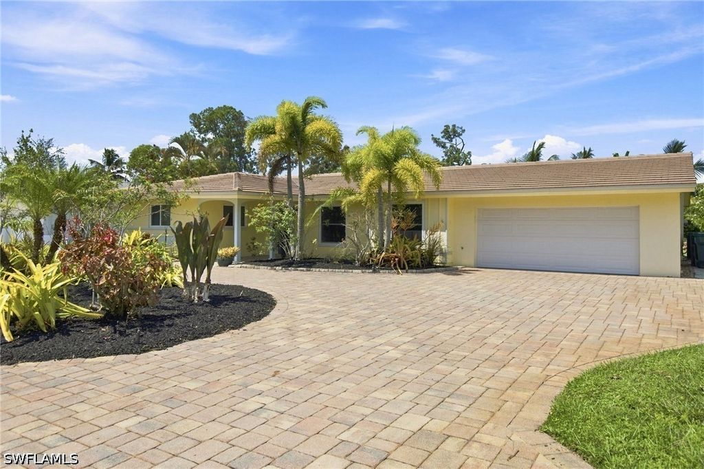 64 Pebble Beach Blvd, Naples