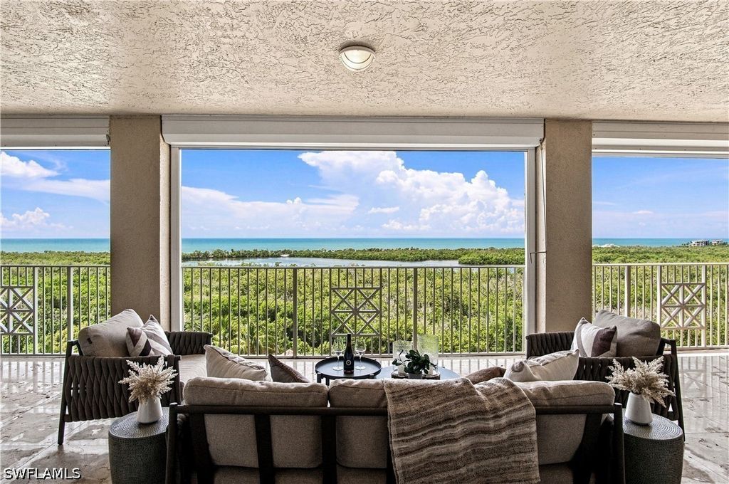 6597 Nicholas Blvd 1005, NAPLES
