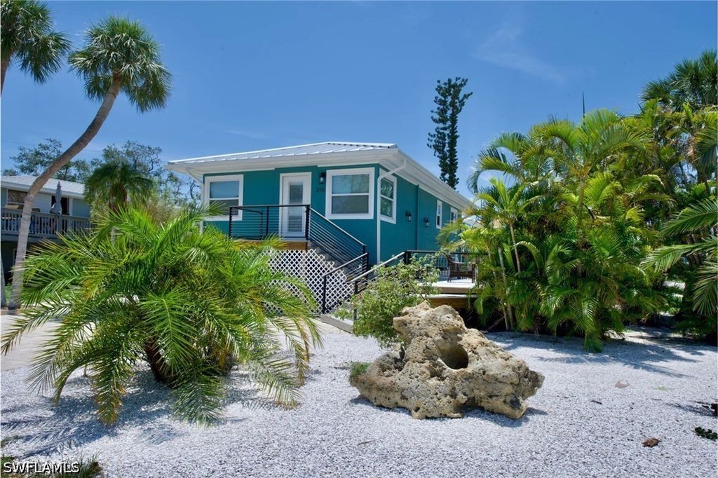 210 Dakota Ave, Fort Myers Beach