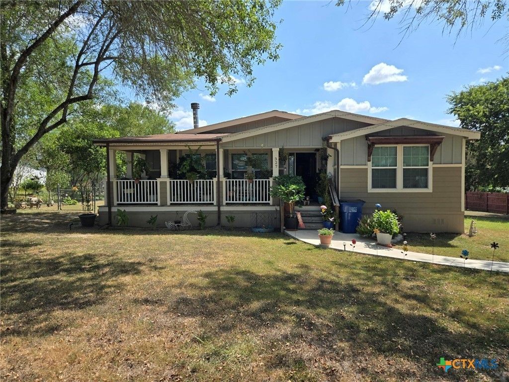 327 Reyna Lane, Seguin