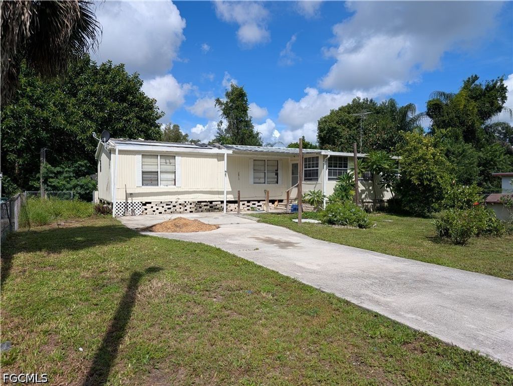 2613 Harmony Ave, NORTH FORT MYERS