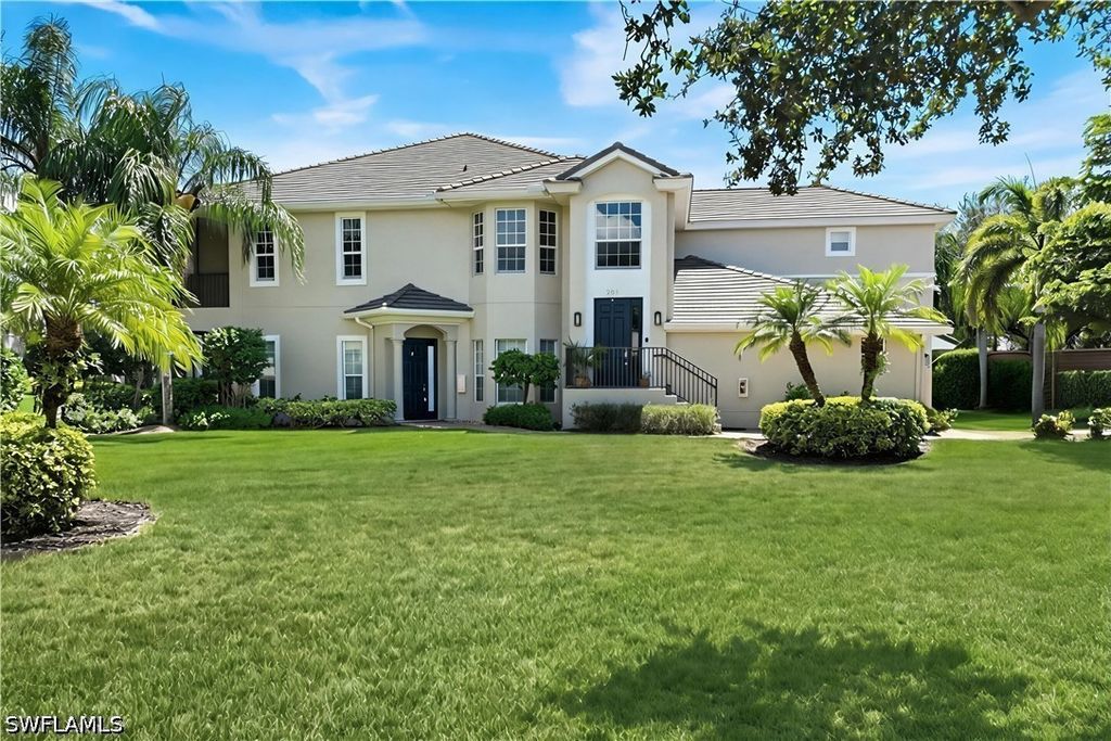 5021 Maxwell Cir 101, Naples