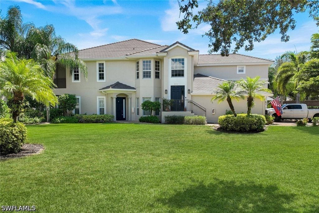 5021 Maxwell Cir 101, Naples