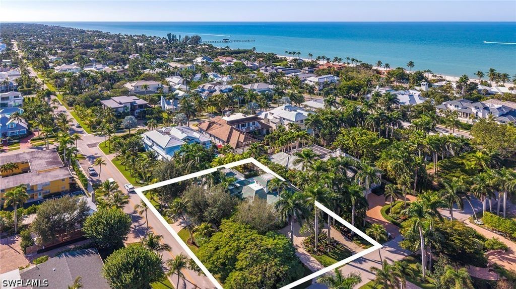 180 7th Ave S, NAPLES