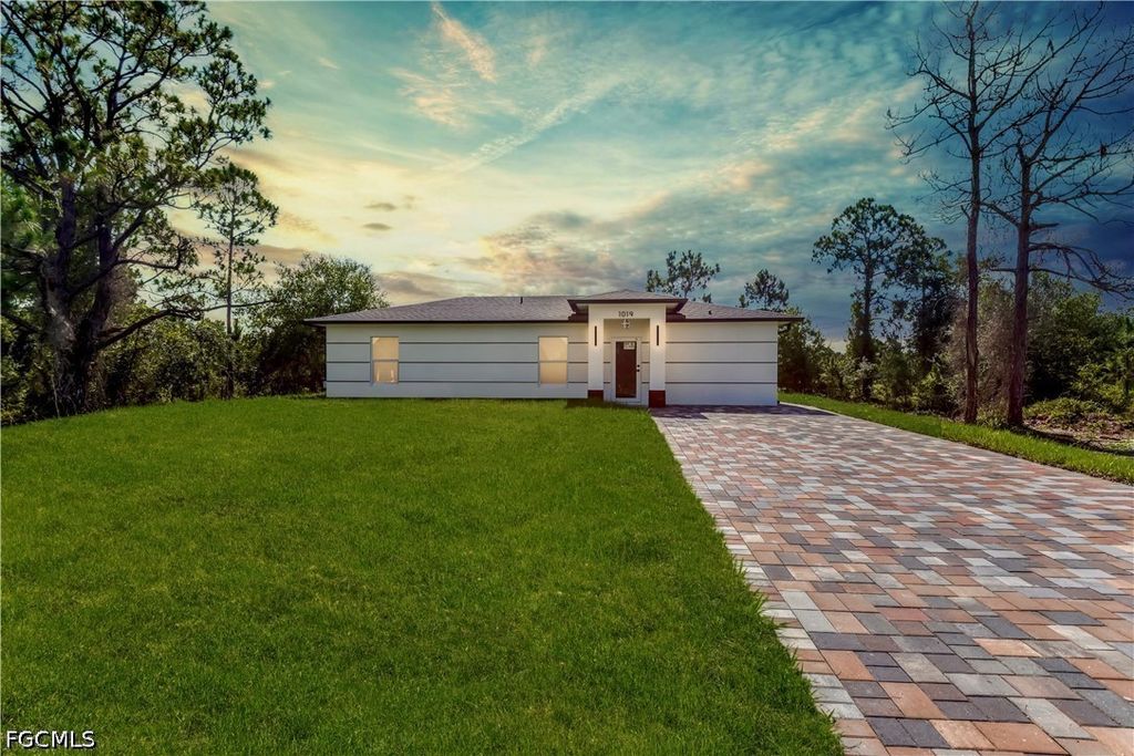 1019 Columbus Blvd S, LEHIGH ACRES