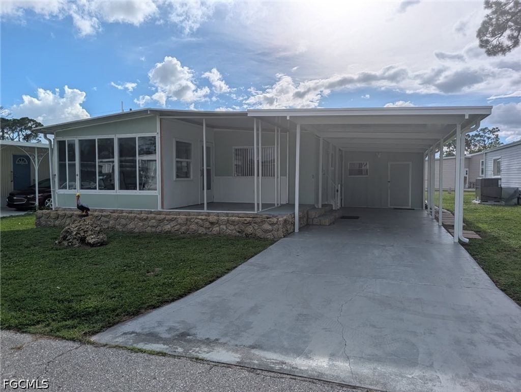 810 Hollyberry Ct, North Fort Myers