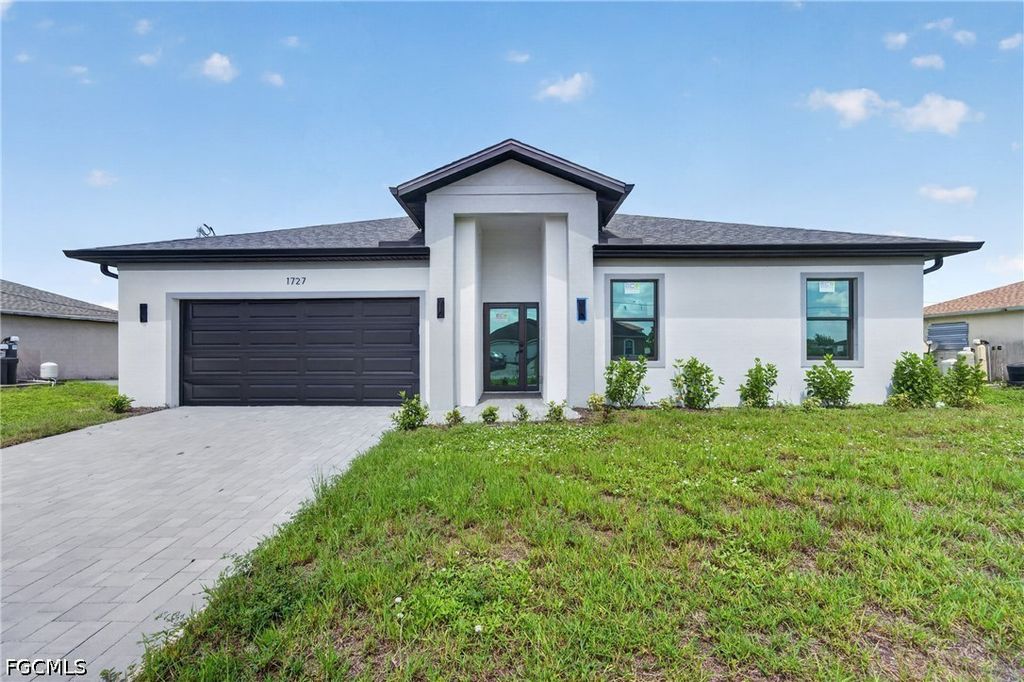 1727 Ne 12th Ter, Cape Coral