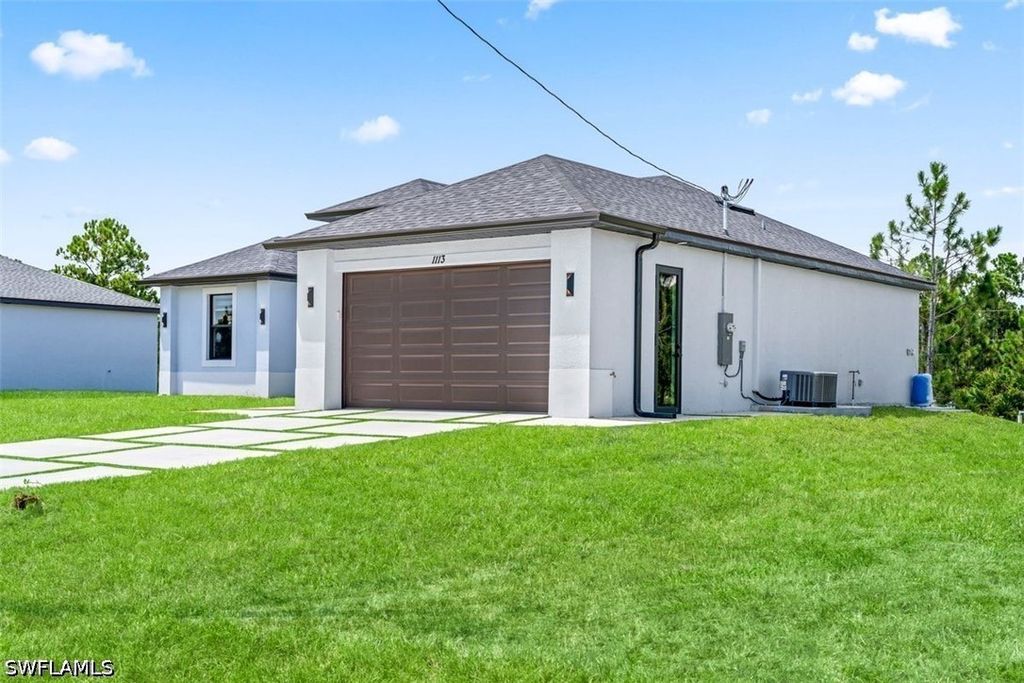 1113 Dutchess St E, Lehigh Acres