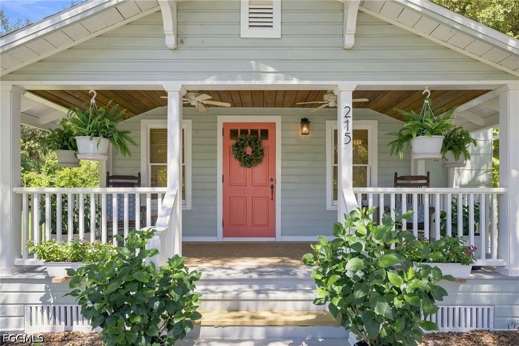 215 Granada Blvd, Fort Myers