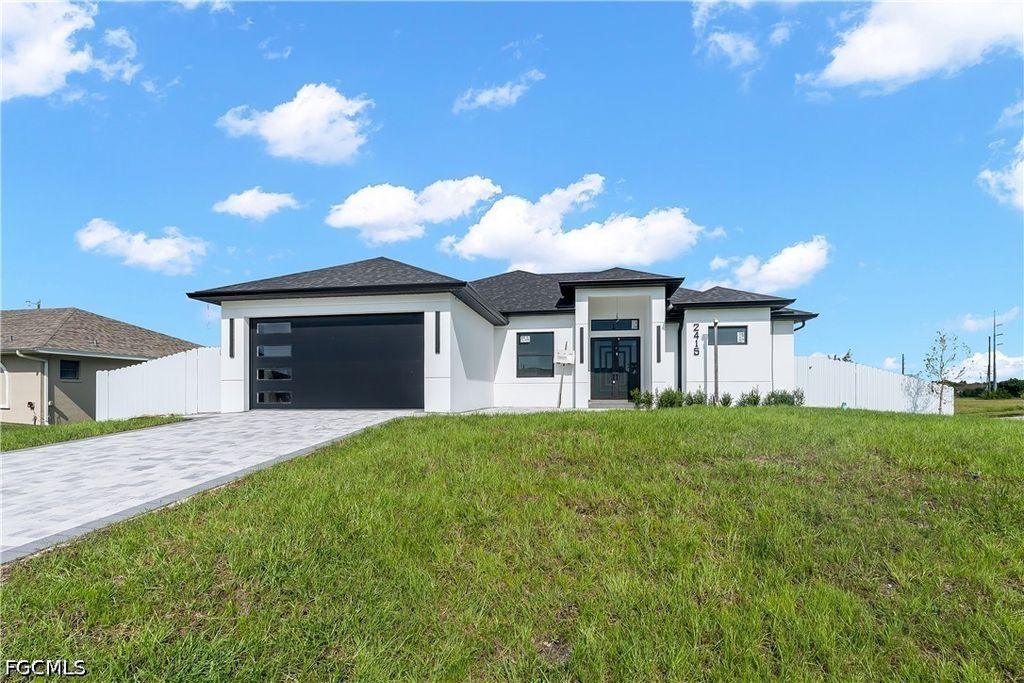 2415 Ne 22nd Pl, Cape Coral
