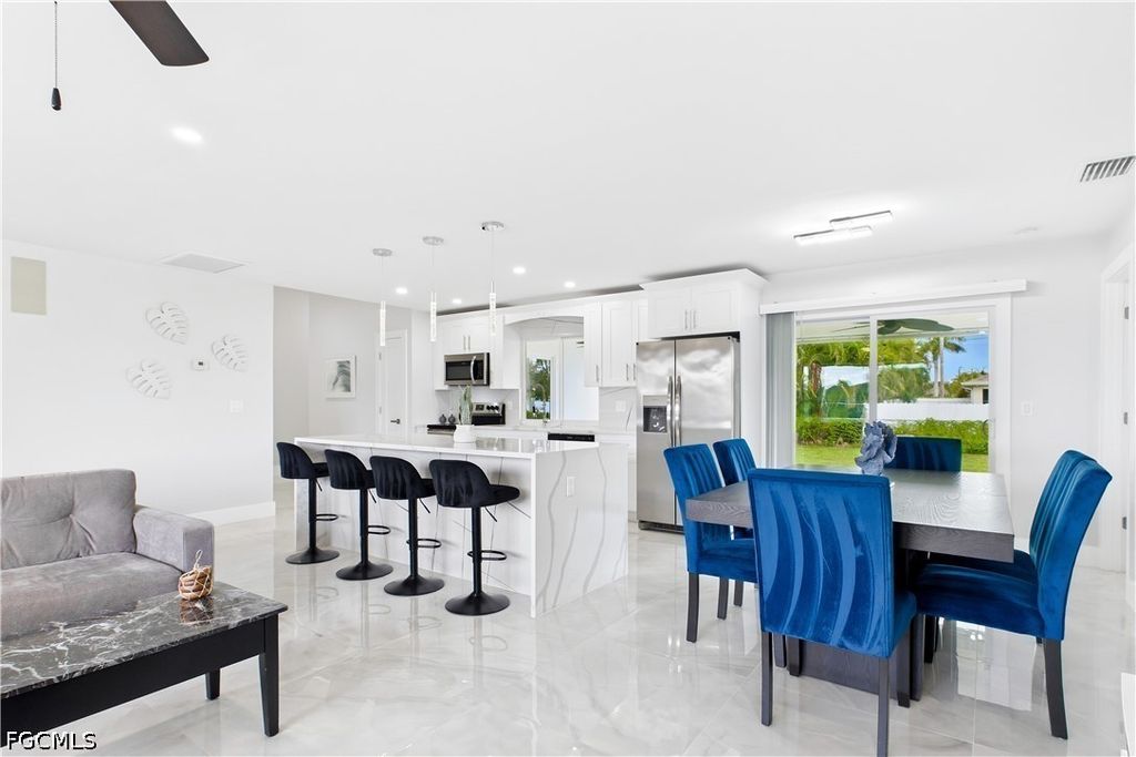 256 Se Santa Barbara Pl, Cape Coral