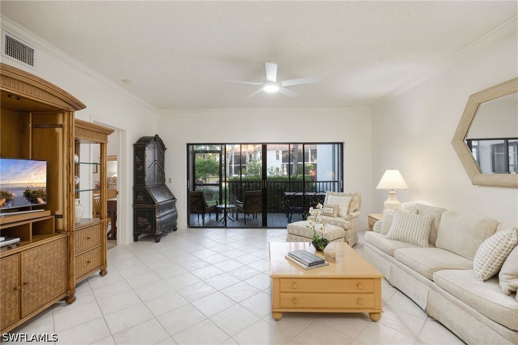 583 Serendipity Dr 583, Naples