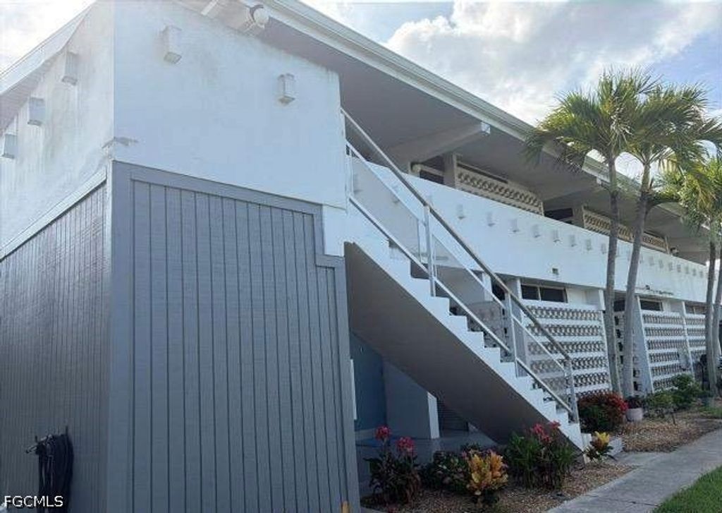 330 Tudor Dr 203, Cape Coral