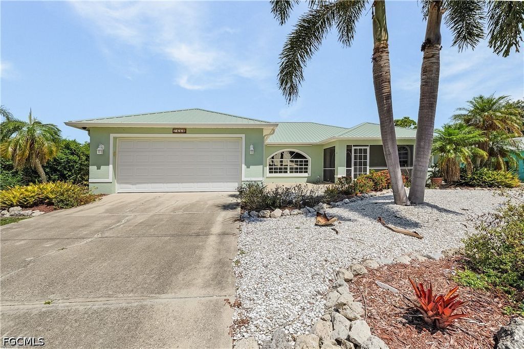 7660 Grande Pine Rd, Bokeelia