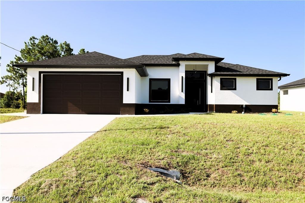 1214 Delores St E, Lehigh Acres