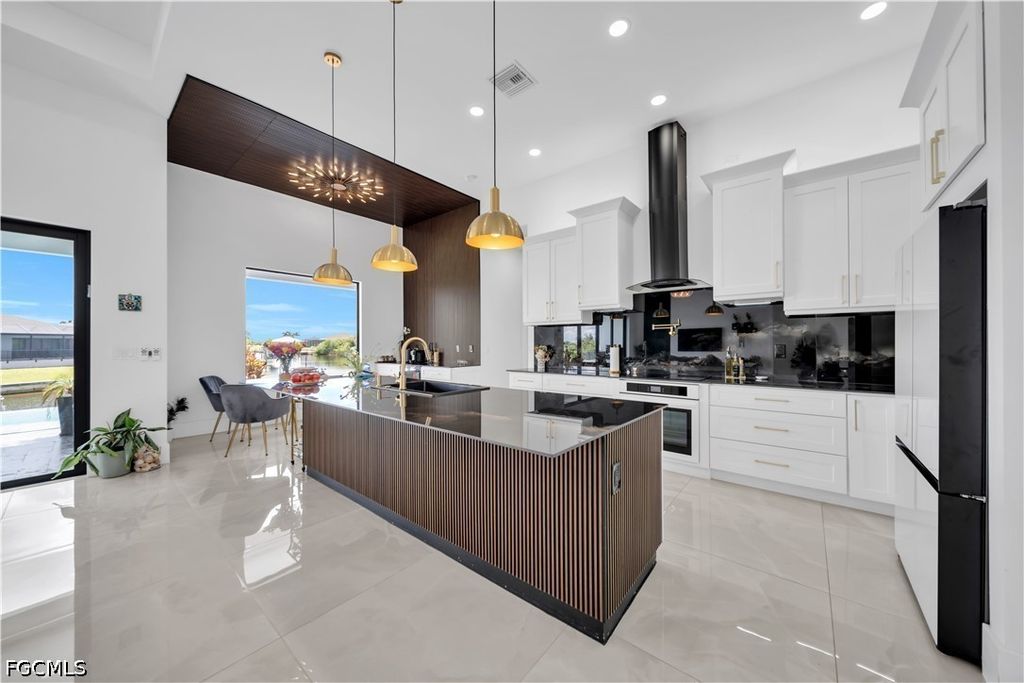 3224 Yucatan Pkwy, Cape Coral