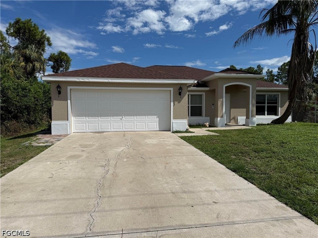 2712 25th St W, LEHIGH ACRES