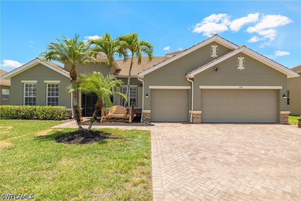 2115 Grove Dr, NAPLES