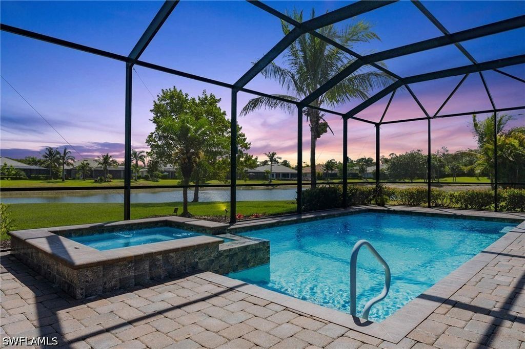 2067 Antigua Ln, Naples