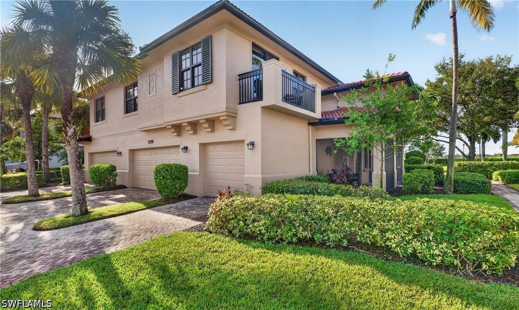 1379 Artesia Dr E 601, NAPLES