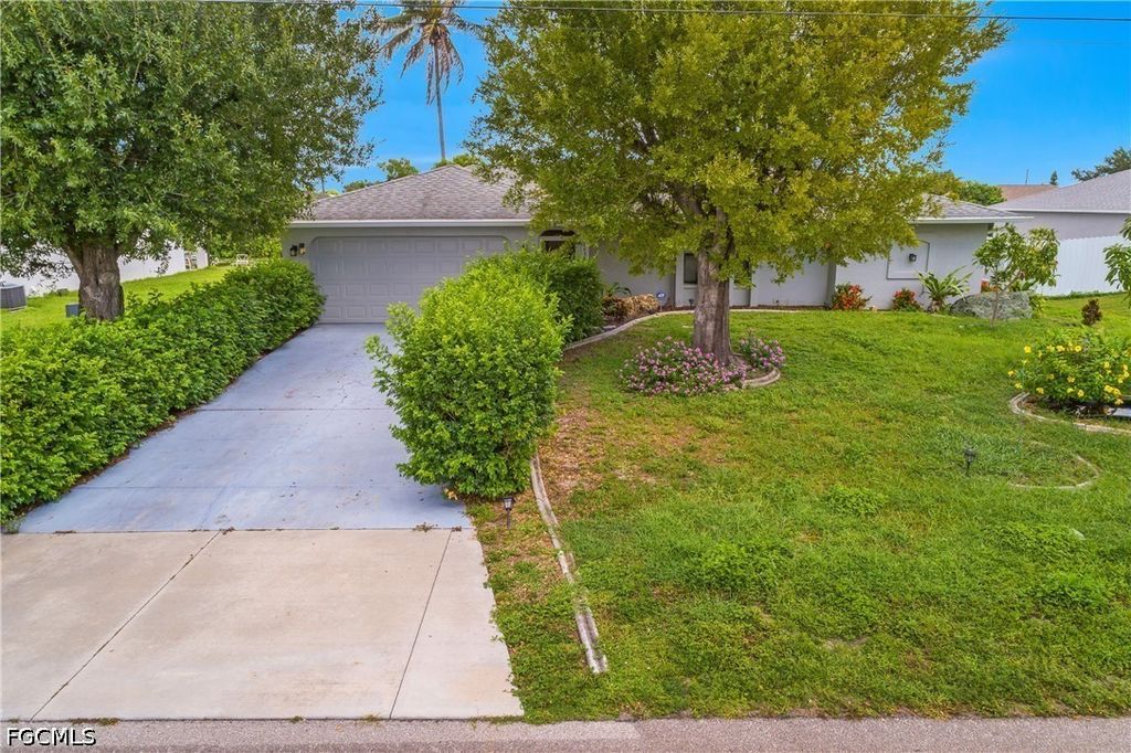 1121 Ne 11th Ter, Cape Coral