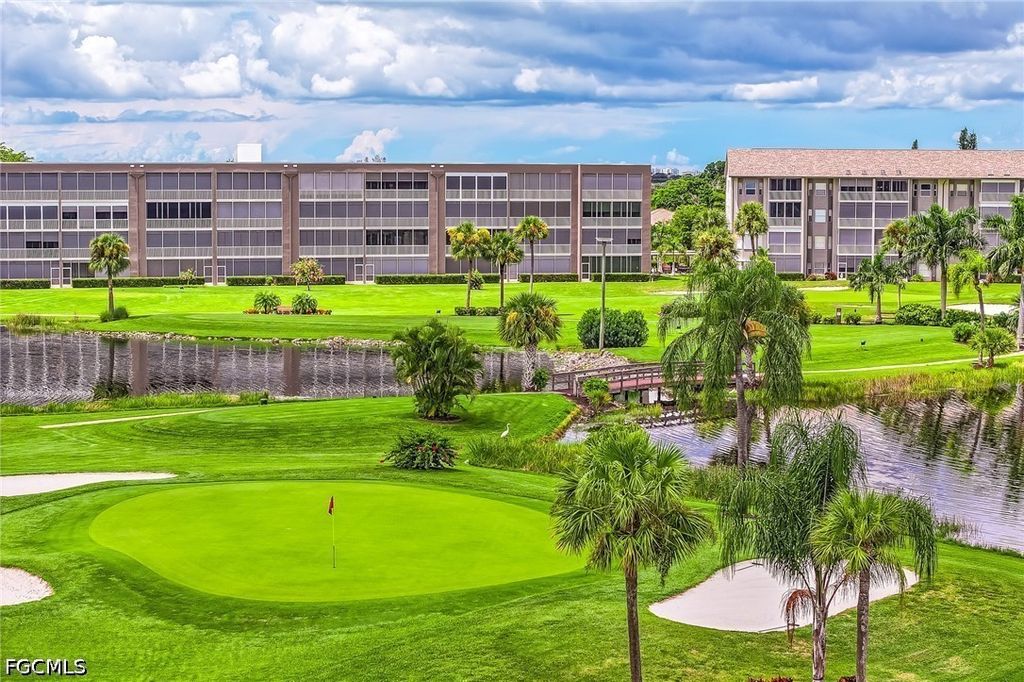 14891 Hole In One Cir 205, Fort Myers