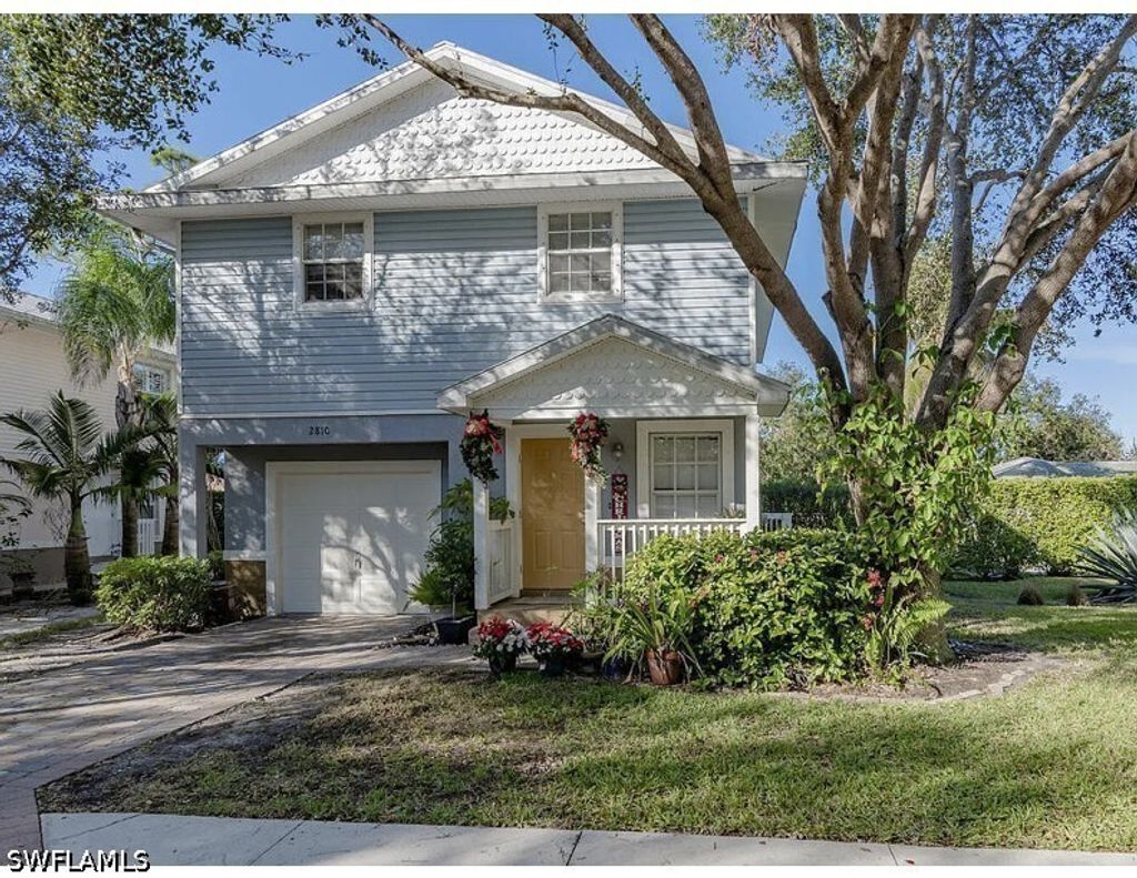 2810 Lakeview Dr 4, Naples