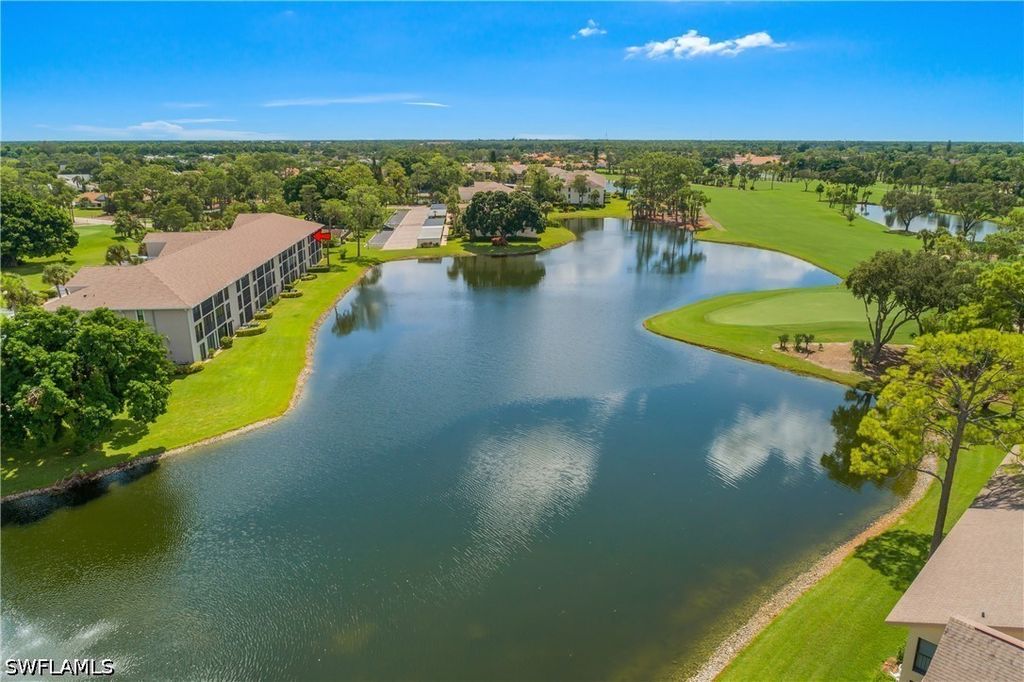 460 Fox Haven Dr 1302, Naples