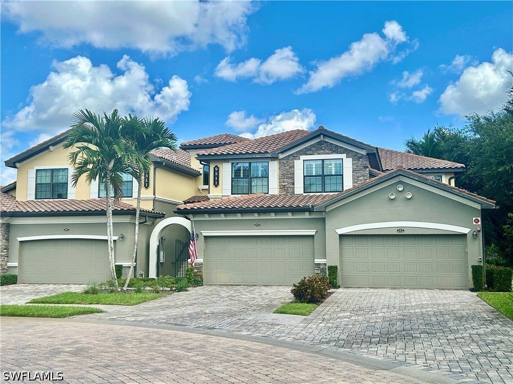 9511 Napoli Ln 202, Naples