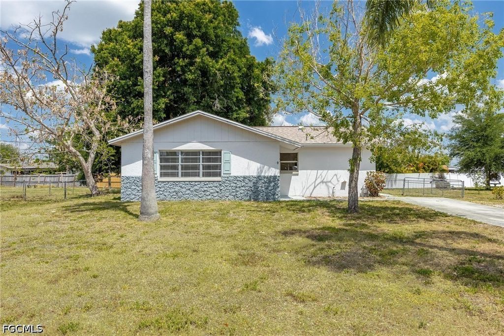 13830 5th St, Fort Myers