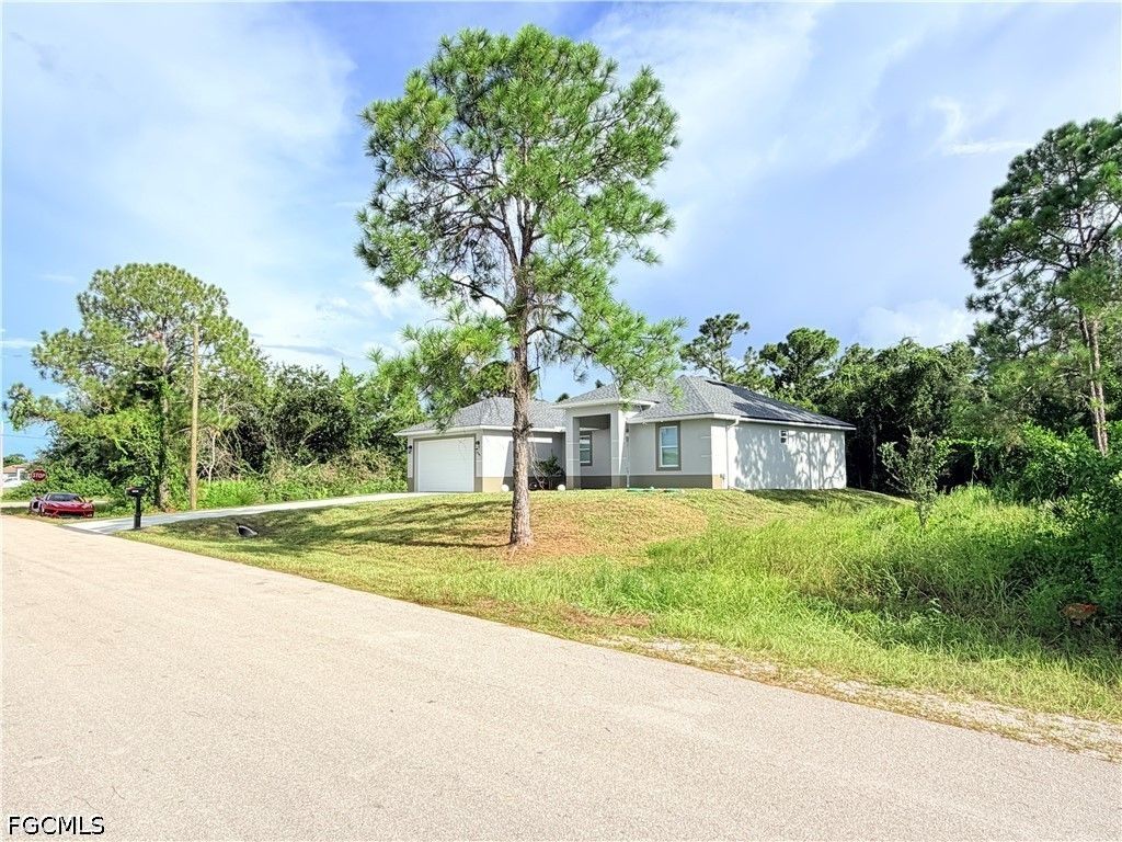 3203 10th St W, LEHIGH ACRES