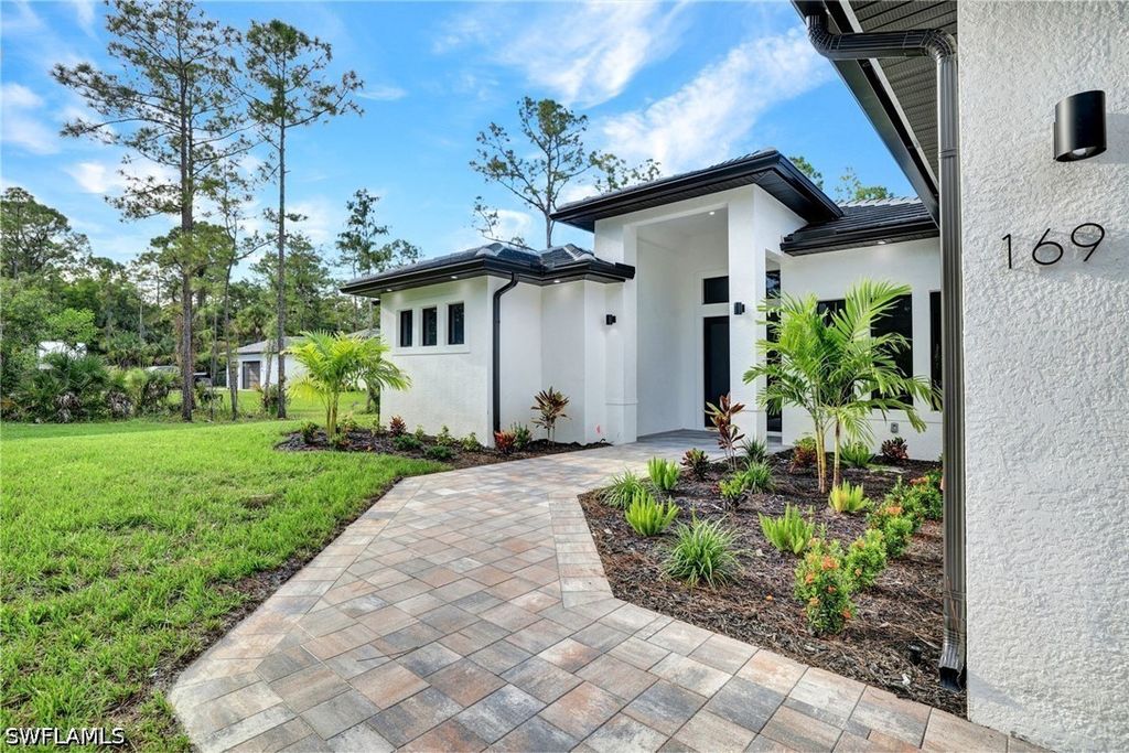 169 18th Ave Nw, Naples