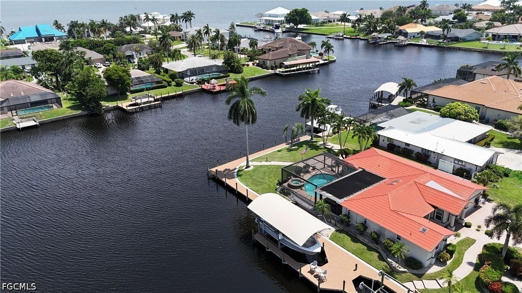 1957 Se 36th St, CAPE CORAL