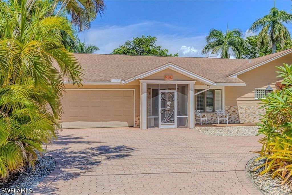 221 Viking Way, Naples