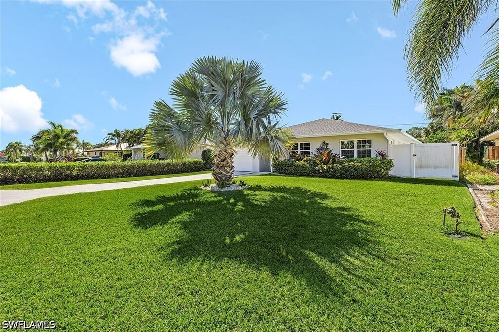 116 1st St, Bonita Springs