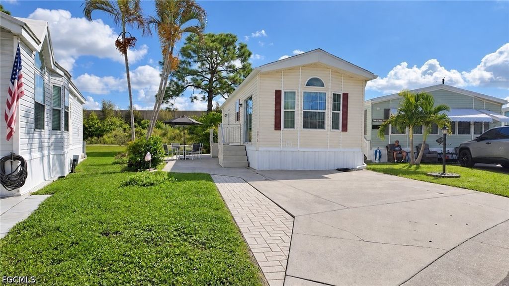 10915 Snowy Egret Cir, ESTERO