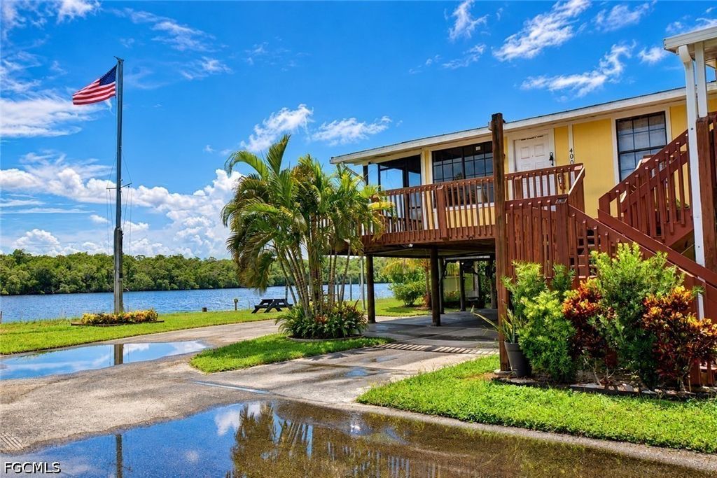 202 Broadway St E 400, Everglades City