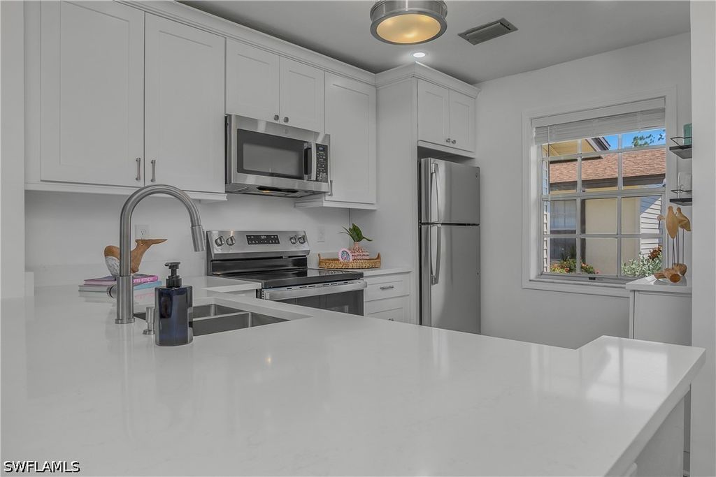 1071 Pine Isle Ln 1071, Naples